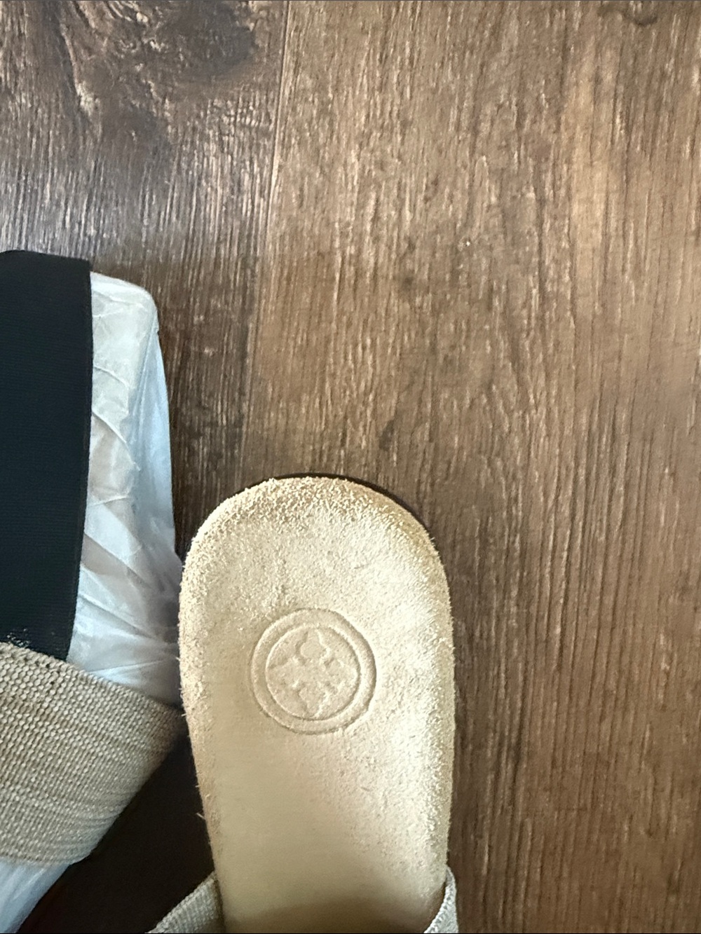 CHARLESTON SHOE CO. Cooper Low Wedge Size 10 Sandals Black/Linen - Picture 5 of 7